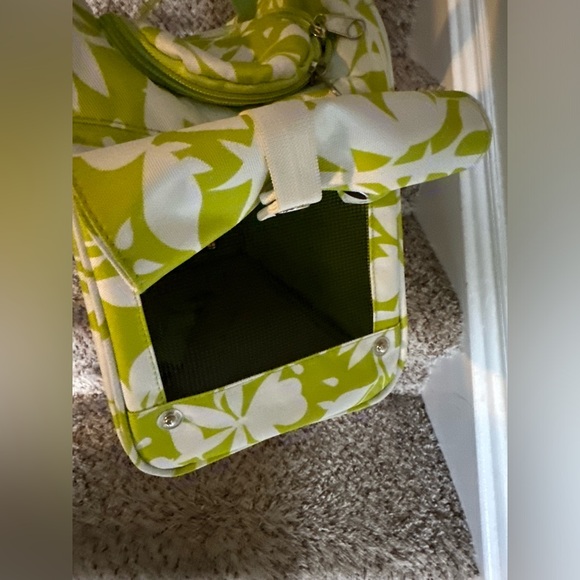 Beautiful designed pet carrier with handles. - Picture 6 of 11